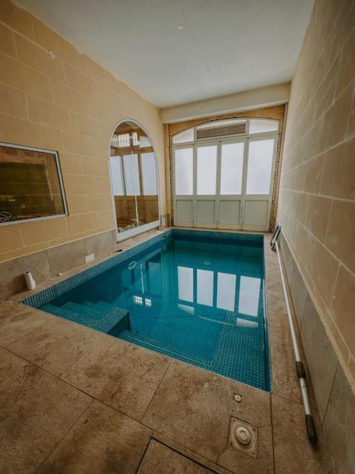 Double Heated Pools, Free Ac