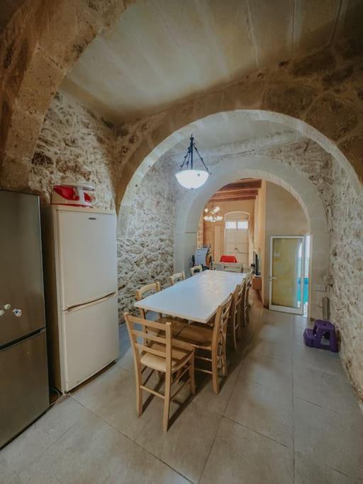 Double Heated Pools, Free Ac Nadur