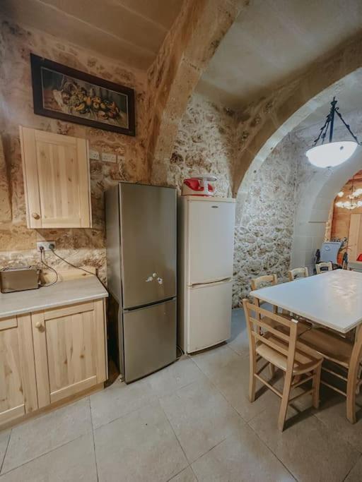 Double Heated Pools, Free Ac Nadur