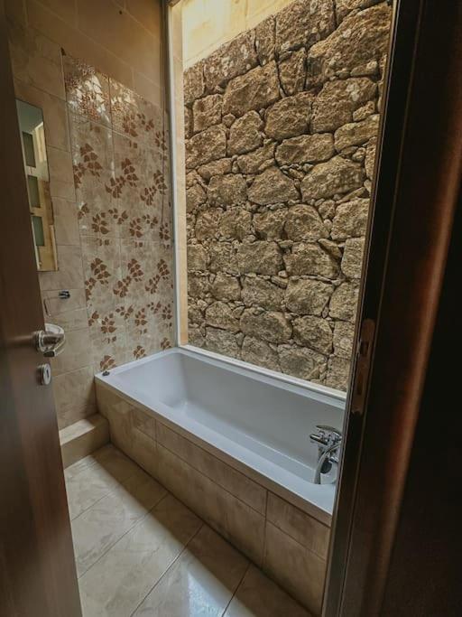 Double Heated Pools, Free Ac
